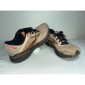 Brooks Womens 8 Adrenaline GTS 22 Limited Edition Tan Animal Print Running Shoe